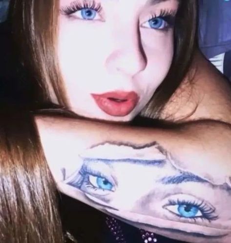 Really Bad Tattoos, Indian Feather Tattoos, Icon Pp, Eyes Tattoo, Mystical Tattoos, Bad Tattoos, Lip Tattoos, Magic Eyes, Feather Tattoos