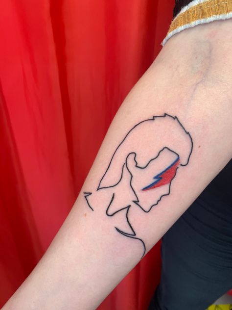 David Bowie, line art, line drawing, Aladdin Sane, tattoo, line tattoo. David Bowie Line Art, David Bowie Inspired Tattoos, David Bowie Tattoo Small, David Bowie Tattoo Ideas, Ziggy Stardust Tattoo, David Bowie Tattoo, Scottish Tattoos, Line Drawing Tattoos, Lyrics Tattoo