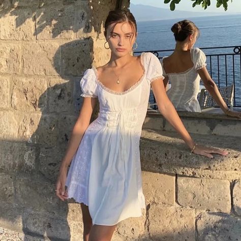 Bella Hadid Dress, Floral Tulle Dress, White Boho Dress, Lace Dress With Sleeves, Vestidos Vintage, Embroidery Lace, Grunge Style, White Embroidery, Lace White Dress