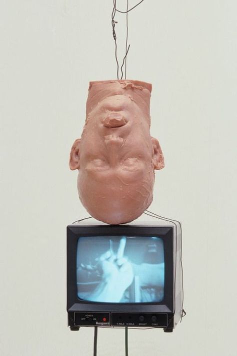 Bruce Nauman: Perfect Balance 1989 Bruce Nauman, Nam June Paik, Social Art, 카페 인테리어 디자인, Artistic Installation, Human Art, Art Practice, Sculpture Installation, Process Art