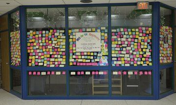 Michigan Students Create 'Pass On The Positivity' Project To Spread Love | The Huffington Post Positivity Bulletin Board, Positivity Project, Encouraging Notes, Positivity Board, Education Organization, Education Motivation, Education Quotes For Teachers, High Schools, Education Kindergarten