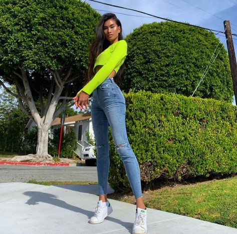 Nxshaya. Casual outfit. Neon green crop top and jeans. Green Crop Top Outfit, Neon Green Crop Top, Green Top Outfit, Neon Green Top, Neon Crop Top, Neon Top, Top Summer Outfits, Crop Top Outfits, Green Top