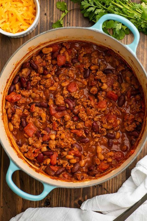 Quick Ground Turkey Chili - Baking Mischief One Pot Turkey Chili, Easy Turkey Chili Recipe Stovetop, Spicy Ground Turkey Recipes, Simple Turkey Chili Recipe, Ground Turkey Chili Recipe Crockpot, Ground Turkey Chili Recipe, Baking Mischief, Recipes Using Ground Turkey, Turkey Chili Recipe Easy