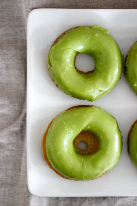 Matcha Baked Doughnuts with a Matcha Glaze — Madeline Hall Donat Glaze, Dark Setting, Matcha Green Tea Recipes, Easy Home Recipes, Baked Doughnuts, Green Tea Recipes, Time Change, Food Receipt, Doughnut Recipe