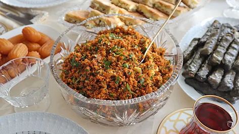 20 Minutes Turkish Bulgur Salad "Kisir" - Turkish Food Travel Kisir Recipe, Turkish Salad Recipes, Ladies Tea Party, Fresh Herb Salad, Turkish Salad, Party Concept, Bulgur Salad, Stuffed Grape Leaves, Ladies Tea