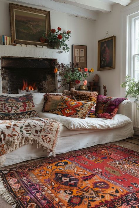 Sitting Room Boho, Donkey House, Boho Rooms, Dark Bohemian, Cottage Cozy, Boho Living Room Ideas, Den Decor, French Life, Maximalist Decor