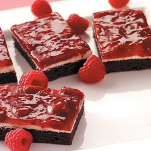 Lo dulce funciona perfecto contra el mal humor :) Raspberry Brownie Dessert, Brownies Raspberry, Brownie Raspberry, Raspberry Recipe, Raspberry Brownie, Candy Cane Dessert, Raspberry Pie Filling, Brownie Ideas, Brownie Desserts Recipes