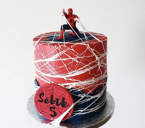 Spiderman Cake Marshmallow Web, Black Spider Man Cake, Spiderman Web Cake, Spider Man Cake Design, Spiderman Cake Birthday, Spider Man Birthday Cake, Mario Birthday Cake, Spiderman Decorations, Spider Man Cake