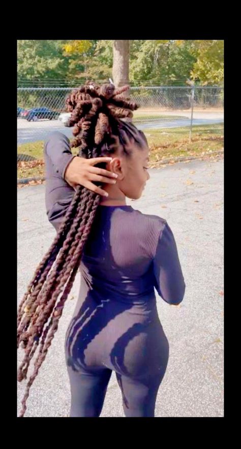 Unique Dreadlocks Styles, Dreadlocks On Women, Long Loc Styles Black Women, Loc Styles Women Long, No Retwist Loc Styles Long, Loc Retwist Styles For Women Long, Thick Loc Styles For Women, Loc Hairstyles For Women Long, Extended Loc Styles