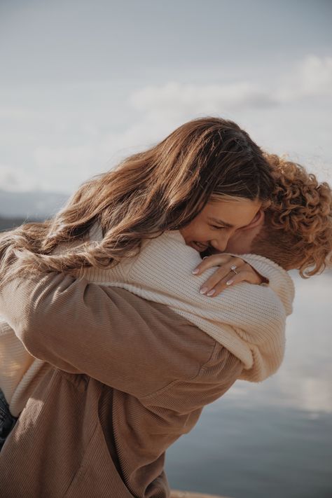 Engagement Photo Shoot Beach, Couples Beach Photography, Engagement Picture Outfits, Cute Engagement Photos, Couple Engagement Pictures, Engagement Pictures Poses, Couple Picture Poses, Beach Engagement Photos, Engagement Poses