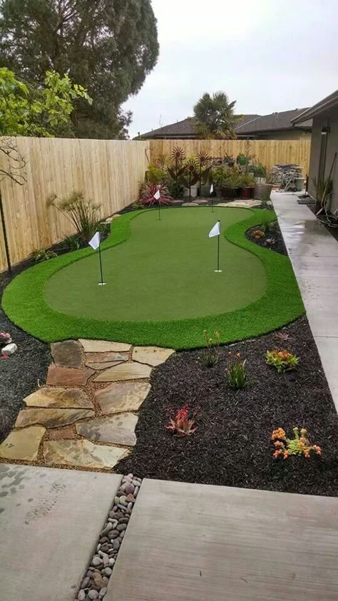 Putting green sideyard Small Backyard Golf Ideas, Golf Green Backyard Diy, Backyard Putt Green, Backyard Putt Putt, Arizona Backyard Landscaping, Grass Backyard, Backyard Golf, Backyard Transformation, Arizona Backyard