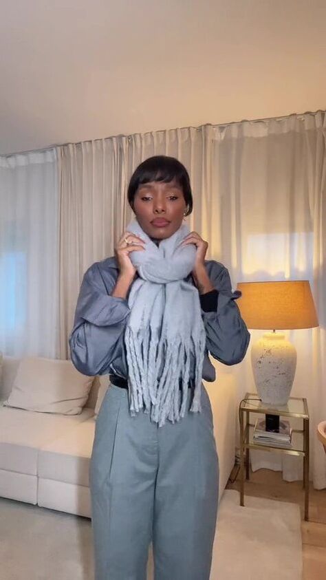 Don’t just wrap your scarf around your neck this winter and walk out the door. Here’s a far more stylish way to wear it that’s also a lot warmer. Scarf Wearing, Scarf Wearing Styles, Hoodie Scarf, Chunky Scarf, Twilly Scarf, How To Wear A Scarf, Scarf Outfit, Scarf Tying, How To Wear Scarves