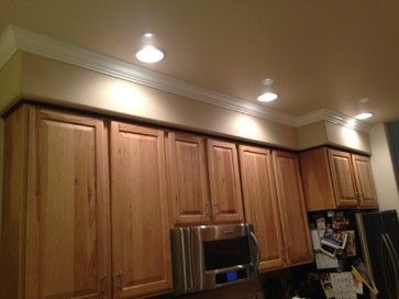 Need help with ugly soffit above kitchen cabinets! Soffit Above Kitchen Cabinets, Soffit Ideas, Decor Above Kitchen Cabinets, Space Above Kitchen Cabinets, Kitchen Soffit, Decor Above Cabinets, Lakehouse Kitchen, Granite Kitchen Counters, Above Cabinets