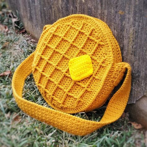 Knitted Ponytail Hat, Ponytail Hat Pattern, Bag Crochet Pattern, Crochet Hack, Simply Knitting, Crochet Food, Crochet Things, Crochet Cross, Fun Crochet Projects