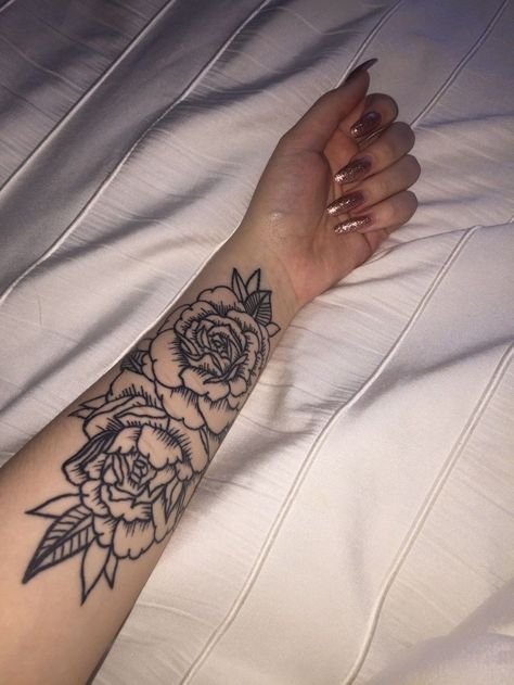 Inner Arm Tattoos, Forearm Flower Tattoo, Inner Forearm Tattoo, Forarm Tattoos, Small Flower Tattoos, Flower Tattoo Arm, Tattoos Geometric, Tattoos For Black Skin, Forearm Tattoo Women