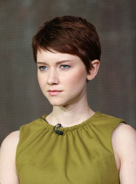 front view short hair pixie Feminine Pixie Haircut Fine Hair, Pixie Haircut Fine, Haircut Fine Hair, Valorie Curry, Feminine Pixie Haircut, Hair Color 2017, Pixie Haircut Fine Hair, Celebrity Short Hair, Feminine Pixie