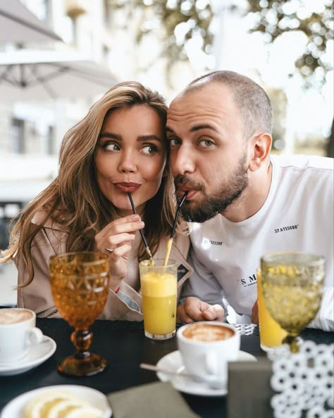 Couple Photography Poses At Restaurant, Couple Poses At Restaurant, Couple Poses At Cafe, Couple Shoot In Cafe, Couples Cafe Photo, Couples Cafe Photo Poses, Couple Dinner Photoshoot, Cafe Couple Photoshoot Ideas, Coffee Couple Photoshoot