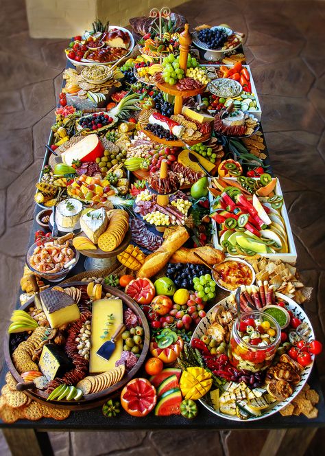 Summer Grazing Table Tropical Grazing Table, Mexican Grazing Table, Cheap Grazing Table Ideas, Grazing Table Ideas, Heather Lee, Wine Snacks, Appetizers Table, Food Boards, Food Pairing