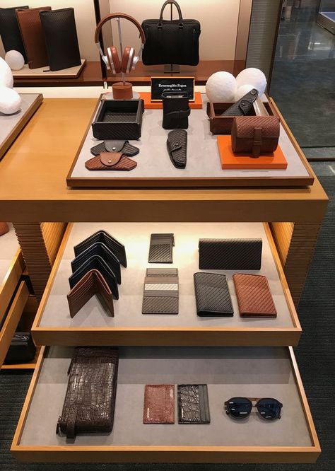 Retail Accessories Display, Wallet Display, Wallet Display Retail, Leather Showroom Display, Visual Merchandising Ideas, Mens Retail Display, Watch Visual Merchandising, Mens Accessories Display, Zegna Store