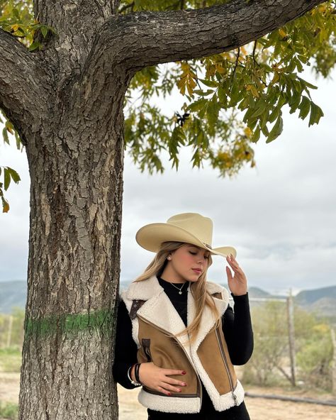 She showed up like rain on a desert rose 🌵🤎 Ranch Outfits, Cowboy Aesthetic, Cowgirl Outfits, Desert Rose, Cowgirl Style, Western Dresses, Fall Fashion Outfits, Winter Fashion Outfits, Western Outfits