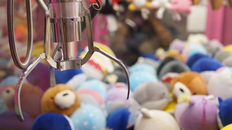 North Carolina theme park crews rescue teenager from claw game: reports Check more at https://news21usa.com/north-carolina-theme-park-crews-rescue-teenager-claw-game-reports/ Arcade Claw Machine, Kenny Powers, Claw Game, Howie Mandel, Cheese Brands, Campbell Soup Company, Deadliest Catch, Make It Stop, Claw Machine