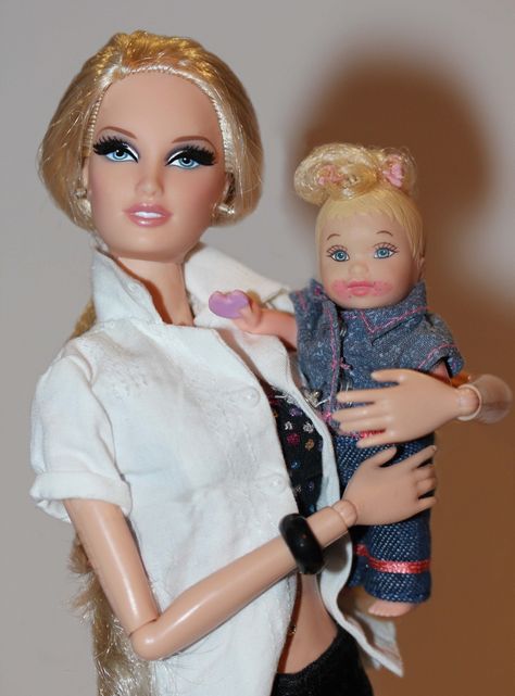 City Shopper™ Barbie® Doll - Blonde, 2013, the Barbie Look… | Flickr Mom Barbie, Barbie Happy Family, Barbie Look, Barbie Kids, Barbie Fashionista Dolls, Barbie Family, Doll Family, Barbie Life, Barbie Diy