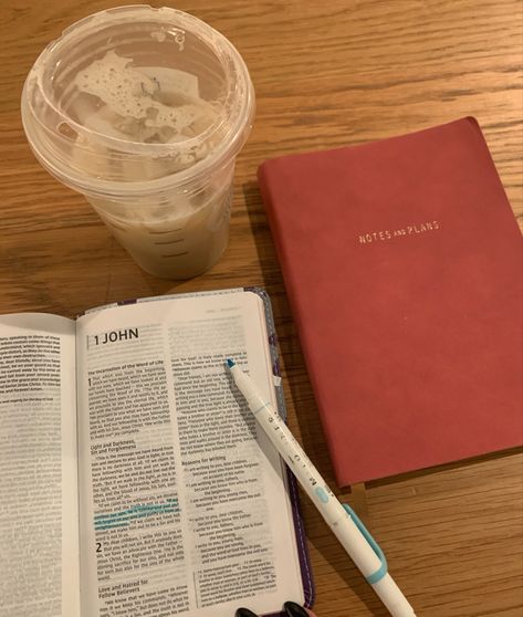 Quiet Time Aesthetic, Christian College Aesthetic, Reading Bible Aesthetic, Bible Aesthetic, Reading Bible, Aesthetic Bible, Bible Studying, Time Aesthetic, Aesthetic College