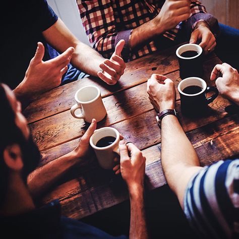 People Drinking Coffee, Whisky Tasting, Restaurant Photography, Coffee With Friends, Single Origin Coffee, Coffee Culture, Raspberry Lemonade, Coffee Photography, Box Car