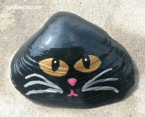 Kid's Crafts Hand-Painted Black Cat Seashells Painting Shells Ideas, Painting Seashells Ideas, Shell Painting Ideas, Painting Seashells, Painting Shells, Rainbow Loom Bracelets Easy, Painted Seashells, Shell Painting, Clam Shells