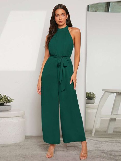 Mono Verde Outfit, Semi Formal Outfits For Women Wedding, Women Jumpsuit Outfits, Jumpsuit Outfit Summer, Emerald Green Jumpsuit, Jumpsuit Outfits, Halter Neck Jumpsuit, Comfy Jumpsuits, Jumpsuit For Women