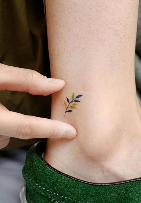 Eden Tattoo, Green Tattoos, Handpoke Tattoo, Small Pretty Tattoos, Delicate Tattoo, Medusa Tattoo, Heart Tattoo Designs, Small Hand Tattoos, Cool Small Tattoos