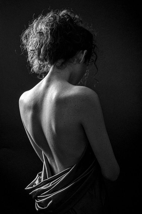 Woman's Back, Body Art Photography, Body Photography, Figure Photography, Foto Tips, Foto Poses, Black And White Portraits, Portrait Inspiration, 인물 사진