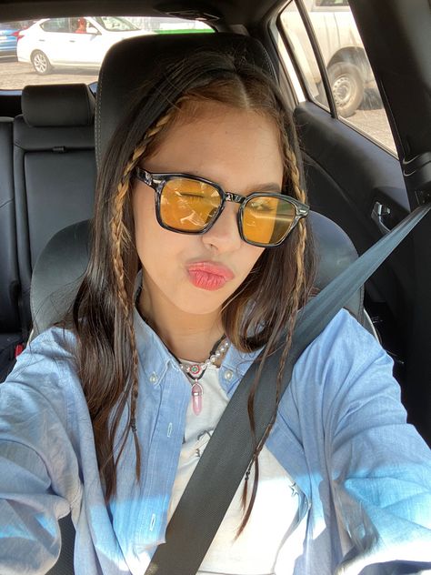 Yellow Glasses Outfit, Yellow Sunglasses Outfit, Glasses Outfit, Glasses Inspiration, Car Selfie, Aesthetic Ootd, Yellow Sunglasses, Sunglasses Outfit, Cute Glasses