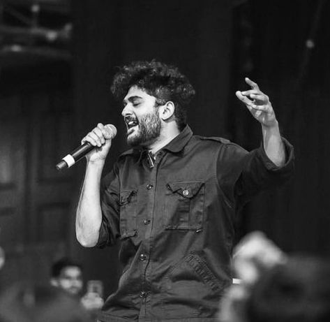 Pradeep Kumar Singer Hd Images, Sid Sriram, Journal Pics, Actors Illustration, Movie Collage, Amazing Chocolate Cake Recipe, Sri Ram, Love Guru, Cute Love Photos