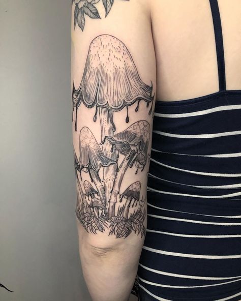 Erica Marie on Instagram: “Drippy Inky cap mushroom cluster to add onto this queens arm. @seagla_s 🌿 All drawn on with sharpie before. . . “Inky Caps have this really…” Marie Tattoo, Inky Cap Mushroom, Mushroom Cluster, Mushroom Tattoo, Fern Tattoo, Wrap Tattoo, Cool Tattoo Drawings, Mushroom Tattoos, Wicked Tattoos