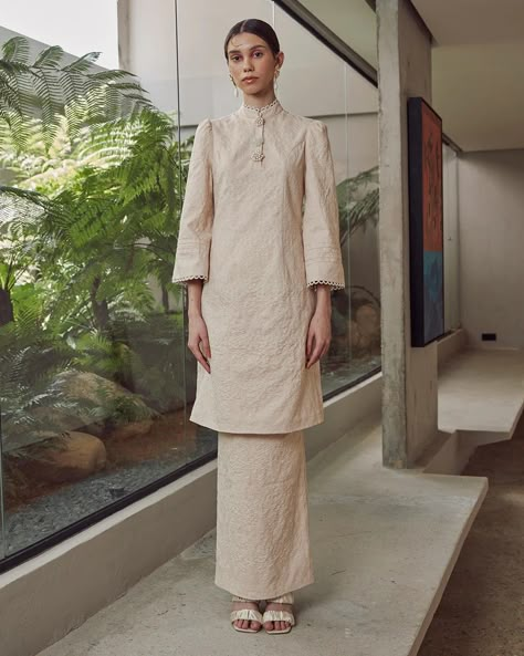 Baju Kurung Moden Style, Lebaran Outfit, Malay Wedding Dress, Kondangan Outfit, Kurung Pahang, Eid Outfit Ideas, Nikah Outfit, Kebaya Modern Dress, Bride Dress Simple