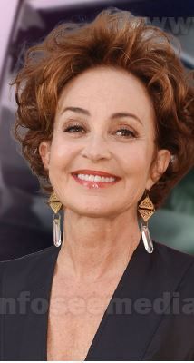 Know Annie Potts bio, career, debut, husband, age, height, awards, favorite things, body measurements, dating history, net worth, car collections, address, date of birth, school, residence, religion, father, … Annie Potts, Date Of Birth, Car Collection, Queen Elizabeth, Net Worth, Body Measurements, Favorite Celebrities, Favorite Things, Career