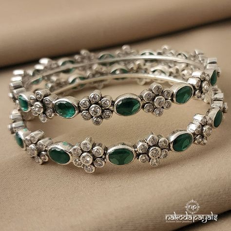 Bangles / Kadas – Nakoda Payals 925 Silver Necklace, Antique Silver Bracelet, Silver Jwellary Indian, Antique Jewelry Design, Silver Kangan Design For Women, Silver Rajputi Jewellery, Silver Bengals Design, Bangles Jewelry Designs Silver, Chandi Payal Designs