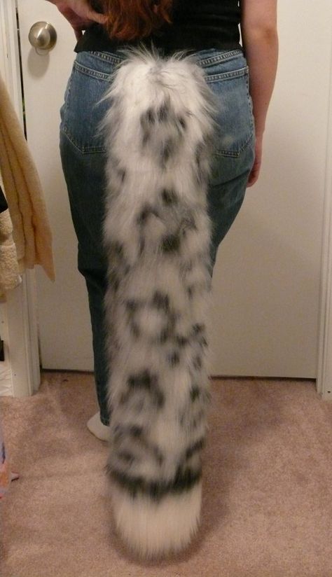 Airbrush snow leopard 1 by Bladespark.deviantart.com i want this tail... Snow Leopard Fursuit, Snow Leopard Fursona, Snow Leopard Costume, Snow Leopard Tail, Therian Tail, Therian Gear, Therian Stuff, Wolf Costume, Animal Tails