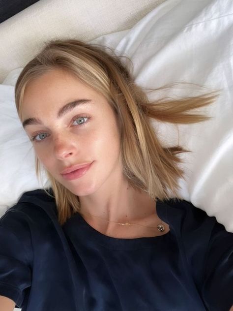 Elizabeth Turner, Selfies, Models, Quick Saves