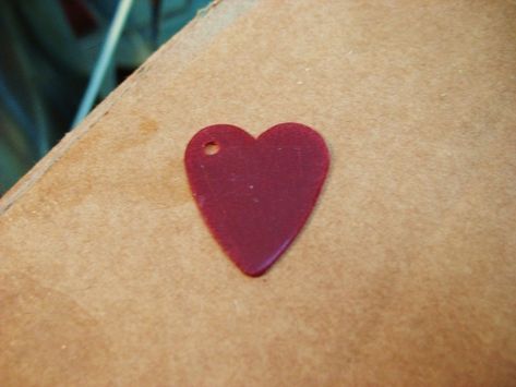 Heart Shaped Guitar, Cool Guitar Picks, Diy Guitar, Guitar Pics, Unique Guitars, Guitar Strings, Music Aesthetic, Guitar Design, Rock On