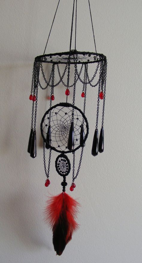 Star Dreamcatcher Diy, Norse Dream Catcher, Goth Dream Catcher, Gothic Dream Catchers, Gothic Dreamcatcher, Halloween Dream Catcher, Red Dream Catcher, Diy Dream Catcher, Indian Dream Catcher