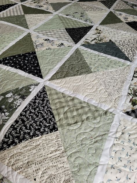 Garden Lattice Quilt - Etsy Double Bed Quilt Pattern, Prize Winning Quilts, Quilt Queen Size, Sage Green Quilt Patterns, Blue And Green Quilt Ideas, Baby Quilt Blanket, Neutral Quilt Patterns Muted Colors, Sage Green Quilt Ideas, Cottagecore Quilt Pattern