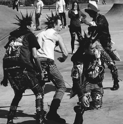 Punk Dancing, Post Punk Revival, Punk Jeans, Punk Movement, Jeans West, Art Making, Post Punk, Street Fighter, Punk Fashion