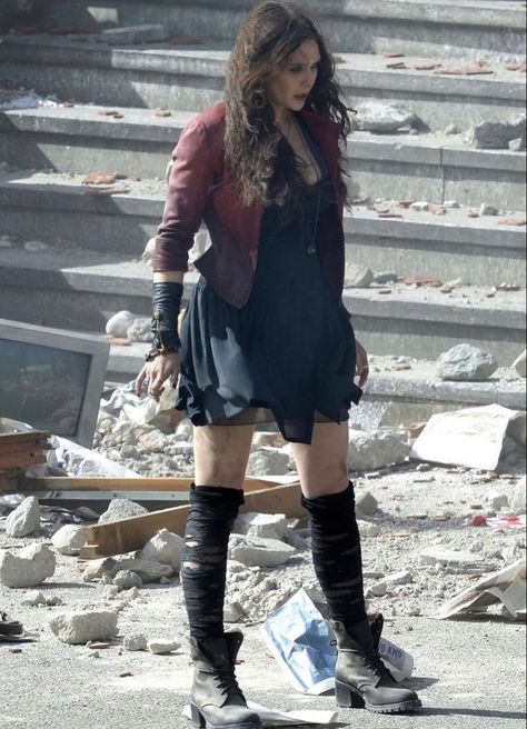 Scarlet Witch Costume, Scarlet Witch Cosplay, Avengers 2, Elizabeth Olsen Scarlet Witch, Scarlet Witch Marvel, Scarlett Witch, Avengers Age, Age Of Ultron, Marvel Women