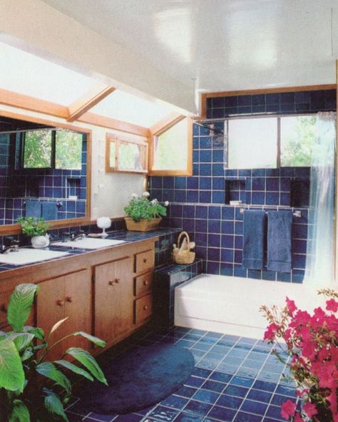 Eighties Modern 📠 on Instagram: “🧼 . . . . . . . . #80s #90s #1980s #eighties #vintagedecor #vintageinterior #vintageinteriors #vintageaesthetic #vintagestyle #retro…” 1980s Bathroom, 80s Bathroom, 90s Interior, Bath Inspiration, Old Room, Vintage Bathrooms, Hamptons House, Pretty Room, Vintage Interiors