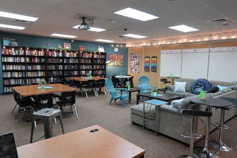 Student Centered Classroom, Flexible Seating Classroom, Teacher's Desk, Clutter Free Classroom, Classroom Seating, Classroom Makeover, Secondary Classroom, Classroom Layout, Elementary Classroom Decor