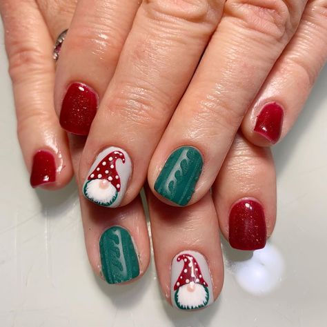 Annie Belliston on Instagram: “Oh there’s Gnome place like home for the Holidays. 🎶 Christmas nails are creeping in and I’m loving it!! #nailart #gnome #christmas…” Christmas Gnome Nails, Gnome Nails, Nagel Stamping, Nail Art Noel, Cute Christmas Nails, Christmas Gel Nails, Colorful Nails, Her Nails, Cute Gel Nails