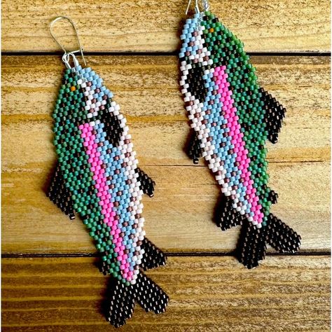 Beaded Fish Earrings, Beaded Earring Pattern, Beaded Critters, Beaded Fish, Bead Animals, Beadwork Ideas, Beaded Jewelry Pattern, Beaded Stuff, Fish Beads