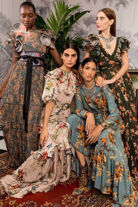 Look Hippie Chic, Sukienki Maksi, Gaun Koktail, Mode Boho, Johanna Ortiz, Vogue Runway, Fashion 2018, Fashion Show Collection, Fall 2018